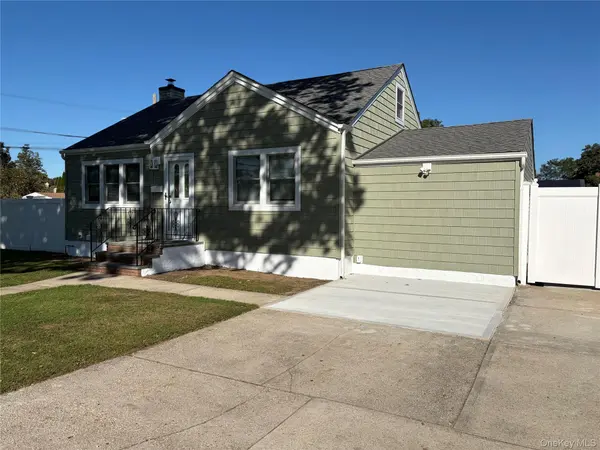 904 11th ST, West Babylon, NY 11704