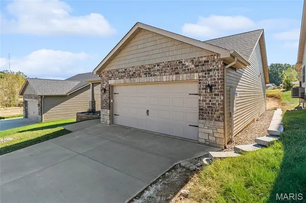 8084 Villa Valley, Caseyville, IL 62232