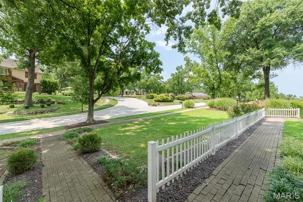 1526 Candish LN, Chesterfield, MO 63017