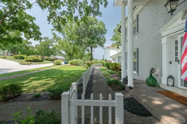 1526 Candish LN, Chesterfield, MO 63017
