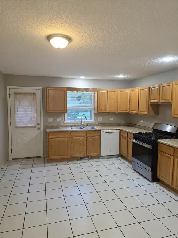 280 S East AVE, South Elgin, IL 60177