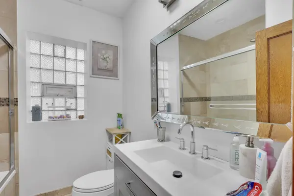3626 W Cornelia ST, Chicago, IL 60618