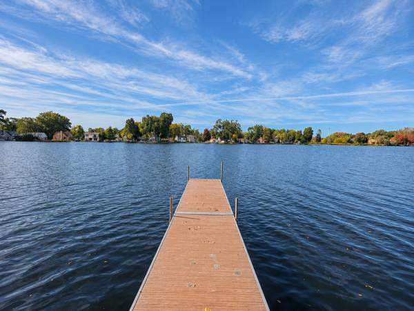 732 Robertson RD, South Elgin, IL 60177