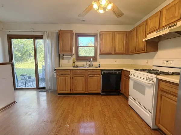85 Hilldale RD, Fox Lake, IL 60020