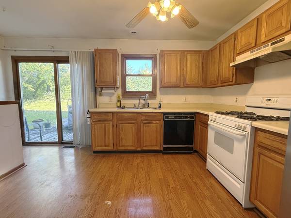 85 Hilldale RD, Fox Lake, IL 60020