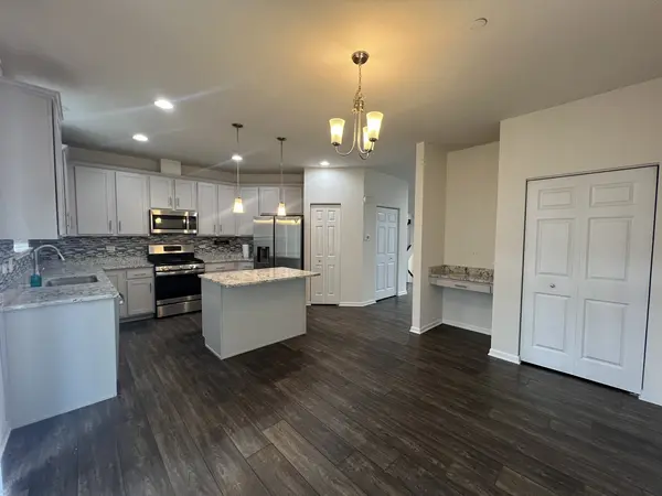 3S625 Camden ST, Warrenville, IL 60555