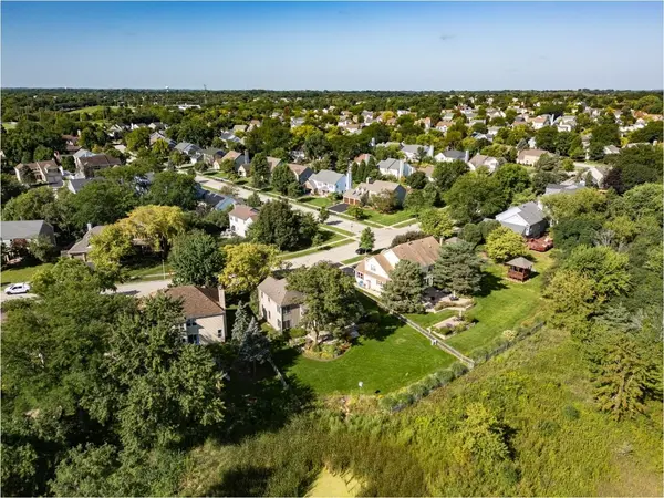360 Ambria DR, Mundelein, IL 60060