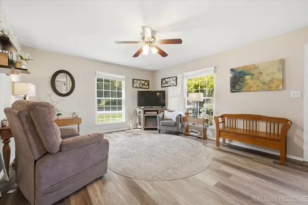 1106 Oak Valley DR, Cary, IL 60013