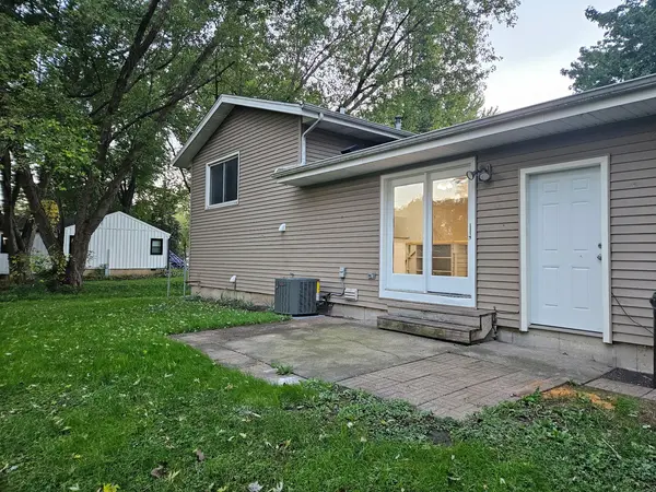 1716 Parklane AVE, Mchenry, IL 60050