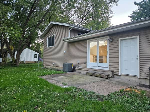 1716 Parklane AVE, Mchenry, IL 60050