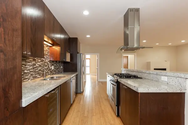 5766 N Lincoln AVE #201, Chicago, IL 60659