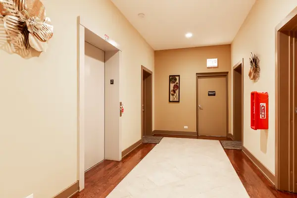 5766 N Lincoln AVE #201, Chicago, IL 60659