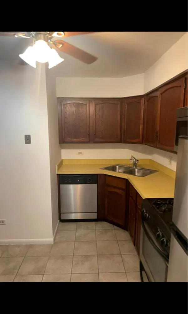 9 PARKSIDE CT #6, Vernon Hills, IL 60061