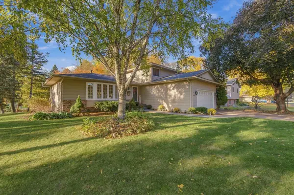 11115 Lanewood CIR, Eden Prairie, MN 55344