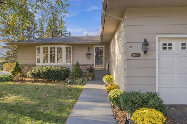 11115 Lanewood CIR, Eden Prairie, MN 55344