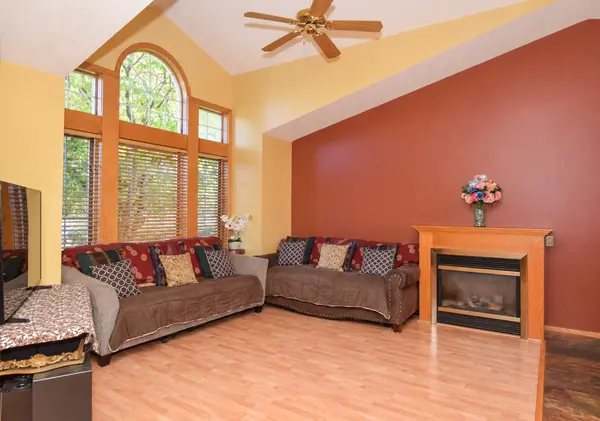 8743 Queens GDNS N, Brooklyn Park, MN 55443