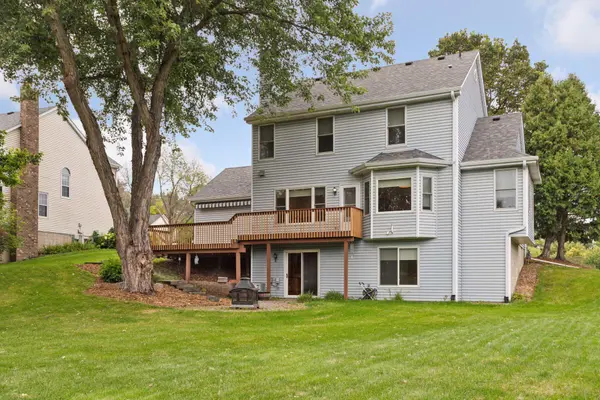 1301 Stratton CT, Chanhassen, MN 55317