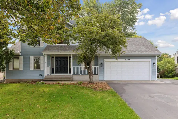 1301 Stratton CT, Chanhassen, MN 55317