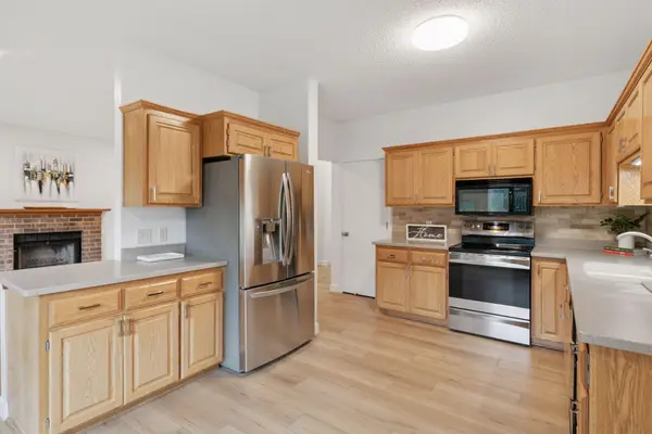 1301 Stratton CT, Chanhassen, MN 55317