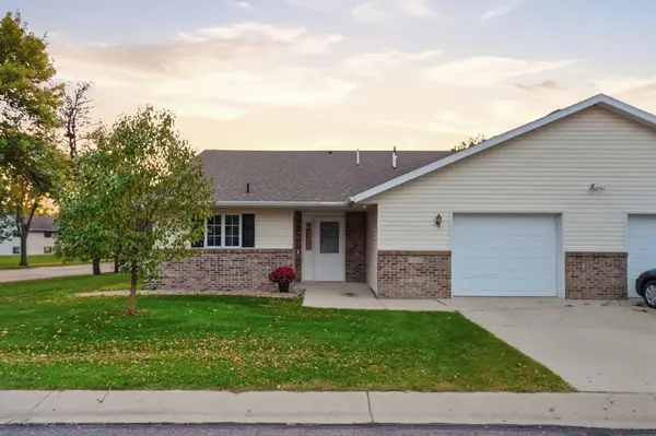 324 Valley View DR SE, Willmar, MN 56201