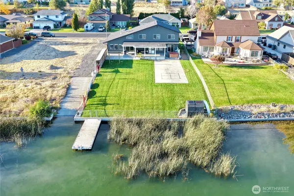 915 W Edgewater LN, Moses Lake, WA 98837