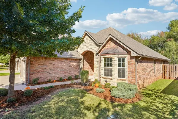 3917 Lakeshire Ridge CT, Edmond, OK 73034