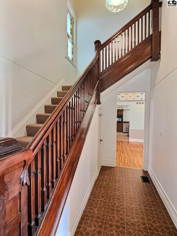 509 W Chicago Ave, Colwich, KS 67030