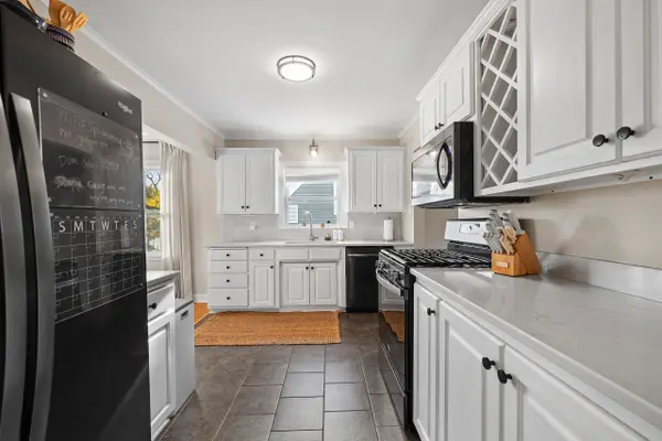 240 E ALLOUEZ AVE, Green Bay, WI 54301