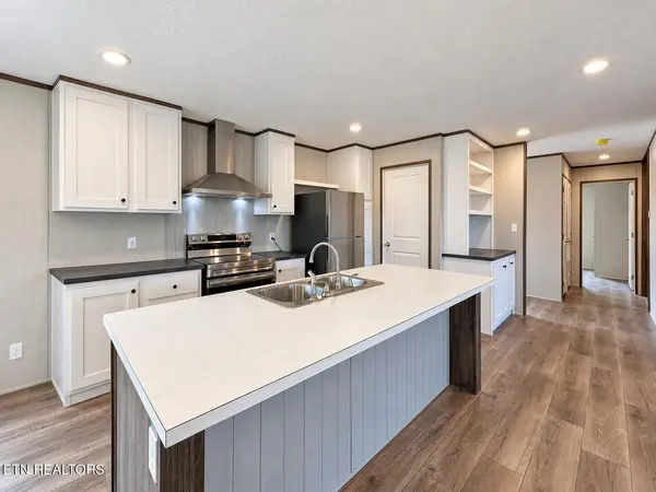 200 Laura Boling Loop Rd, Strawberry Plains, TN 37871