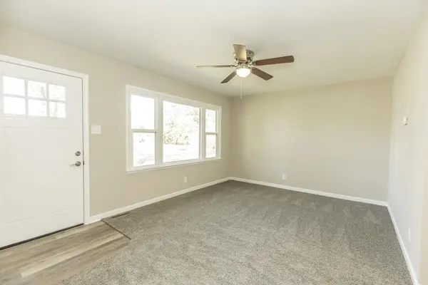 1407 Oak St, Salina, KS 67401