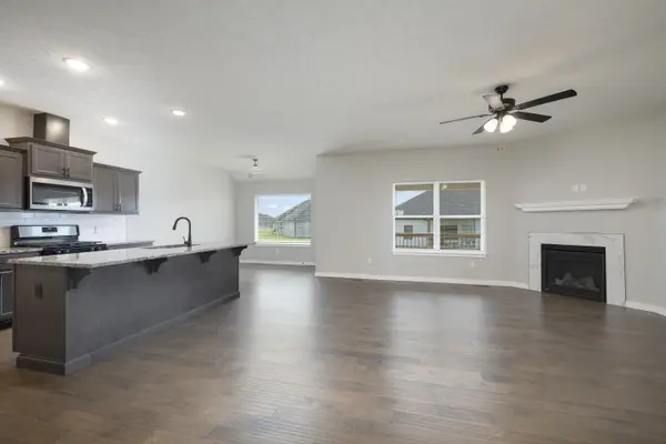 753 E Penzance CIR, Nixa, MO 65714