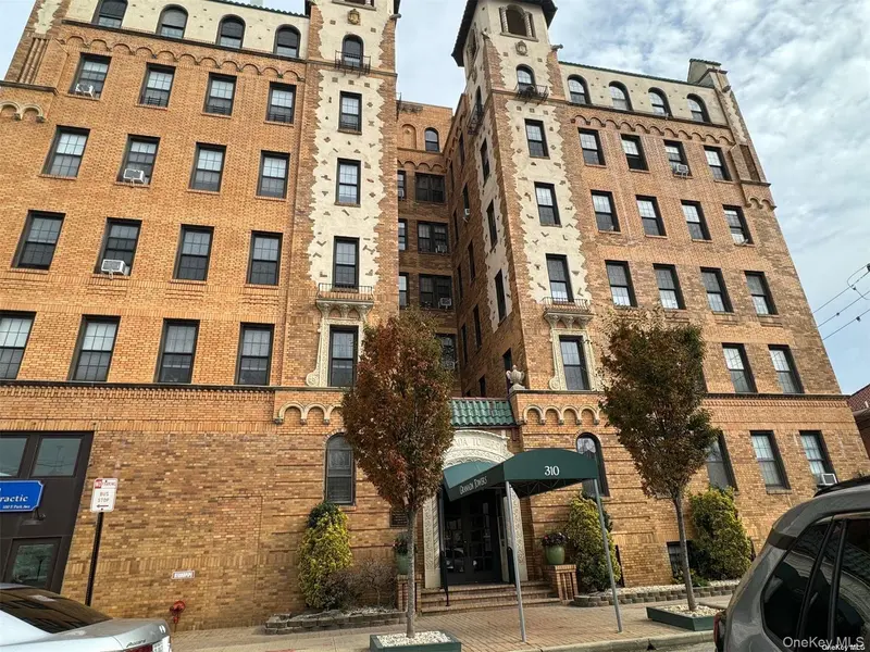310 Riverside BLVD #3G, Long Beach, NY 11561