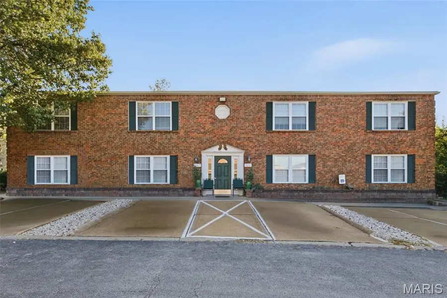 9417 Green Park Gardens DR #B, St Louis, MO 63123