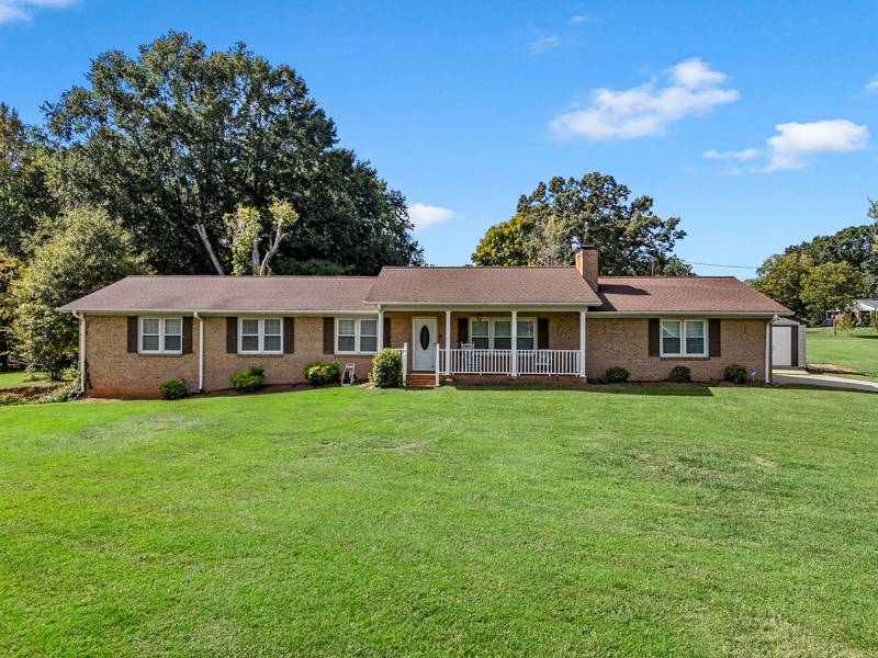 190 McMahan ST, Campobello, SC 29322