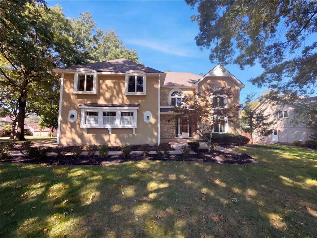 12600 Pawnee LN, Leawood, KS 66209