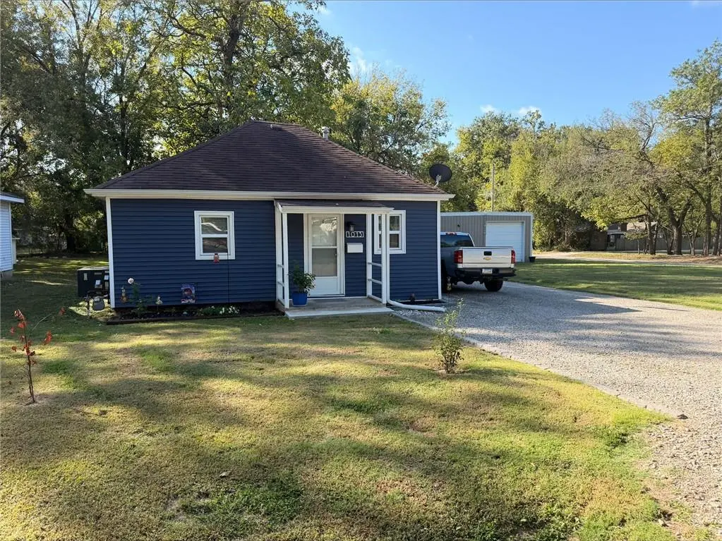 1013 W 2nd ST, Pittsburg, KS 66762