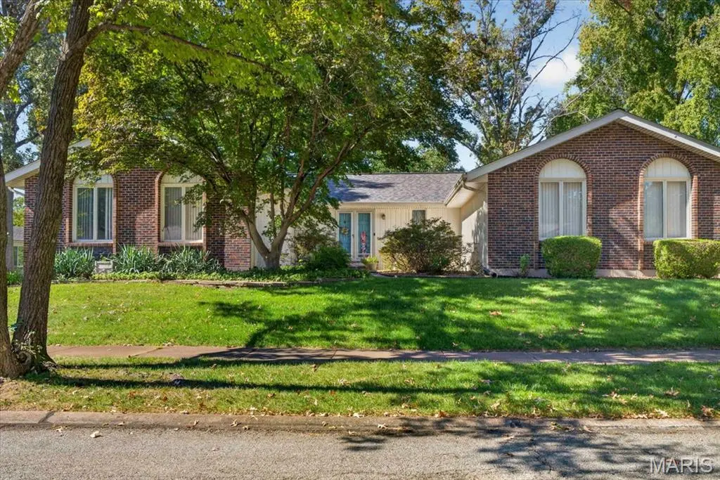 765 Penny CT, Ballwin, MO 63011