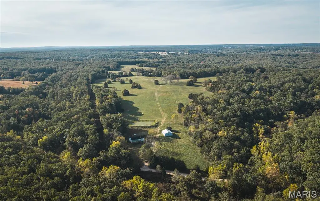 000 Long Spring RD, Steelville, MO 65565