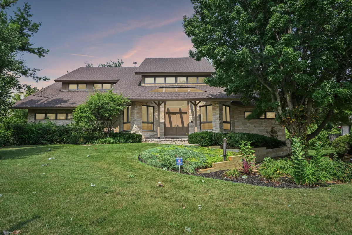8420 Evergreen LN, Darien, IL 60561
