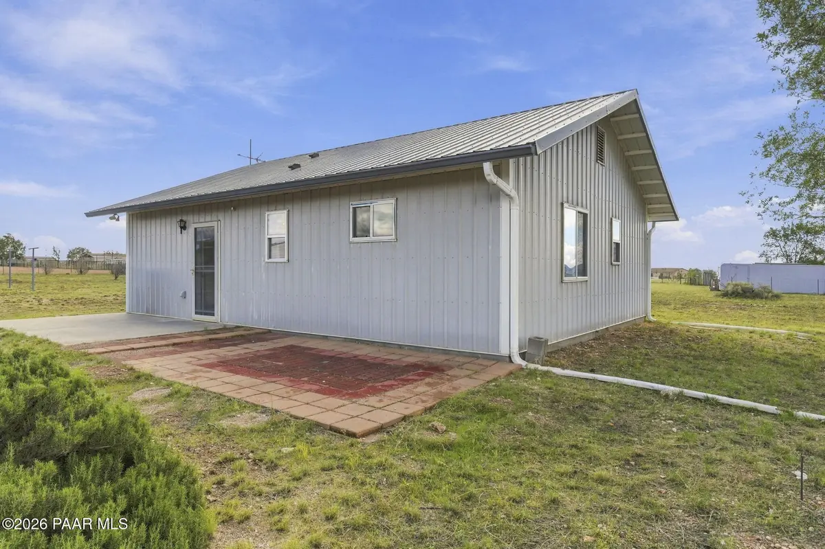 75 W Ahonen RD, Paulden, AZ 86334