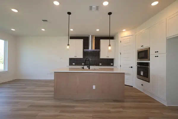 541 Bloomington Loop, Hutto, TX 78634