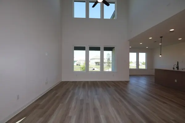 541 Bloomington Loop, Hutto, TX 78634