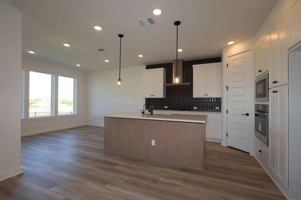 541 Bloomington Loop, Hutto, TX 78634