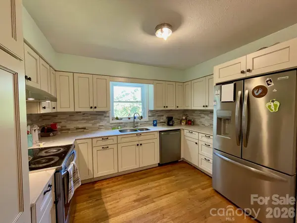 110 Poteat DR, Morganton, NC 28655