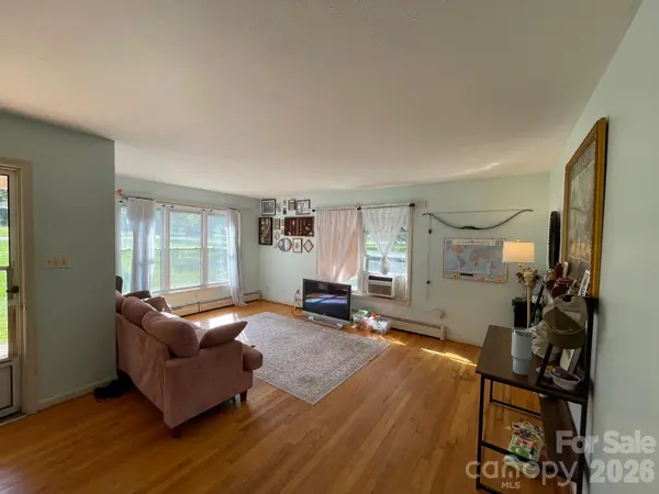 110 Poteat DR, Morganton, NC 28655
