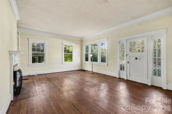 510 Hawthorne LN, Charlotte, NC 28204