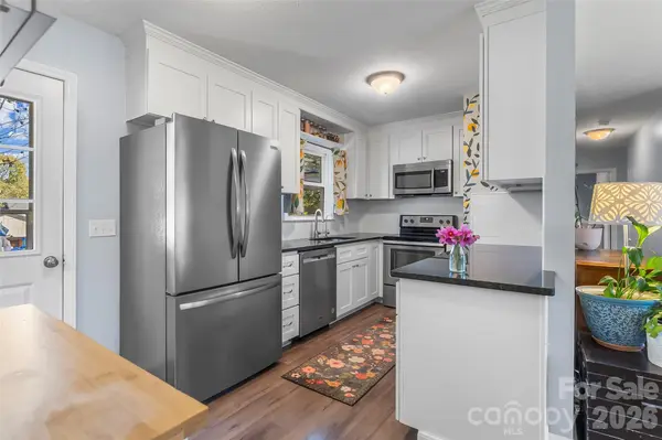 23 E Silverleaf DR, Hendersonville, NC 28739