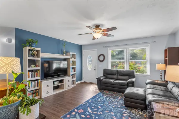 23 E Silverleaf DR, Hendersonville, NC 28739