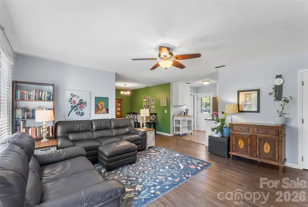 23 E Silverleaf DR, Hendersonville, NC 28739