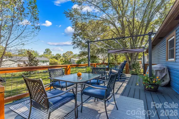 23 E Silverleaf DR, Hendersonville, NC 28739